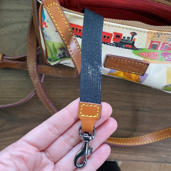Dooney and bourke Disney land resort retro strap mini barrel - Picture 8 of 10